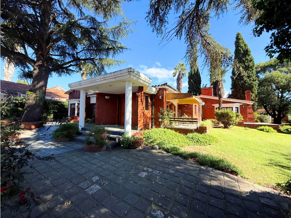 VENTA CASA CENTRO CARLOS PAZ 7 DORM 6 BAÑOS - 3