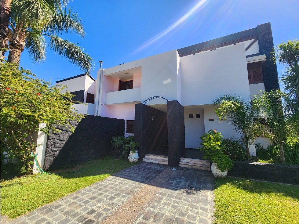 VENTA MANSÍON EN CARLOS PAZ COSTA AZUL OPORTUNIDAD
