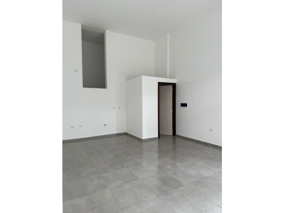 VENTA Y ALQUILER DE LOCAL COMERCIAL EN PASEO QUATTRO - 2
