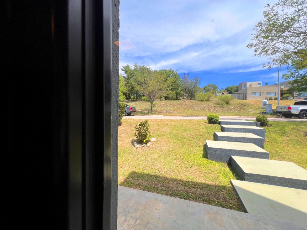 VENTA CASA DE CATEGORÍA EN CARLOS PAZ, ALTOS DE CARLOS PAZ — foto 3