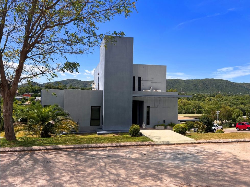 VENTA CASA DE CATEGORÍA EN CARLOS PAZ, ALTOS DE CARLOS PAZ — foto 2
