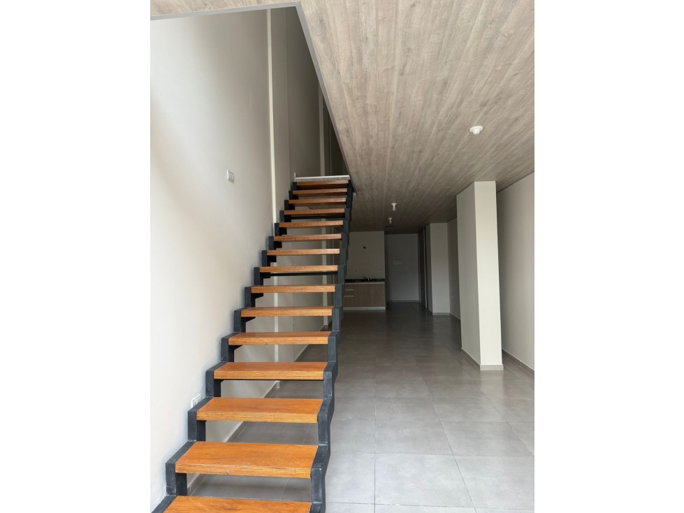 ALQUILER LOCAL COMERCIAL CON ENTREPISO EN PASEO QUATTRO - 3