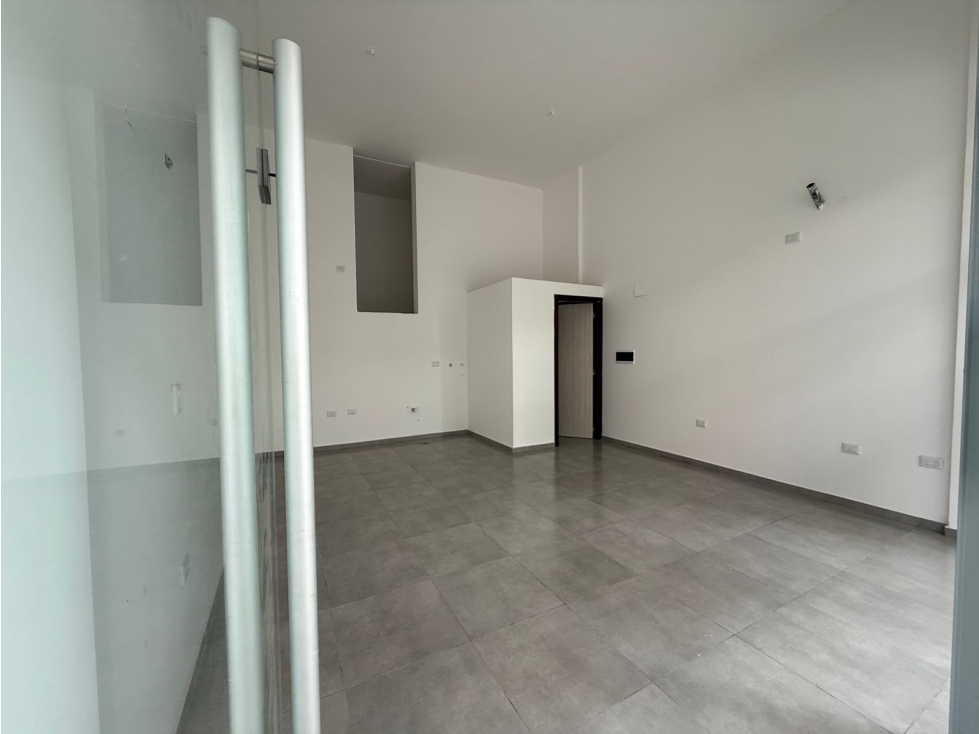 VENTA Y ALQUILER DE LOCAL COMERCIAL EN PASEO QUATTRO - 3