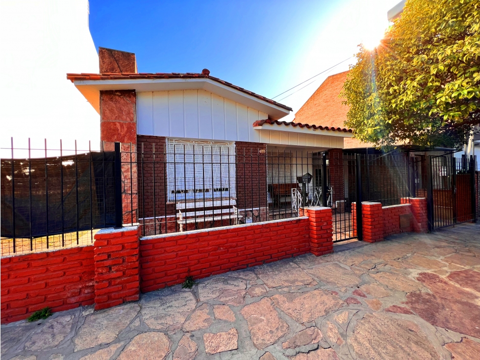 VENTA CASA CARLOS PAZ, PLENO CENTRO CON PROYECTO PRE APROBADO