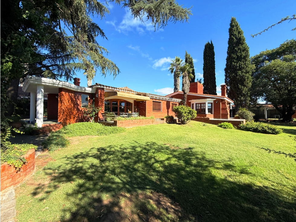 VENTA CASA CENTRO CARLOS PAZ 7 DORM 6 BAÑOS - 2