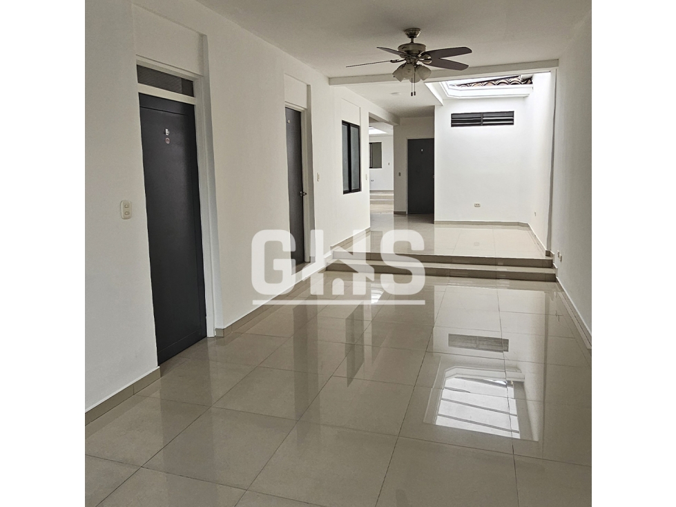 SE VENDE CASA CON LOCAL EN BARRIO SAN NICOLAS CARTAGO
