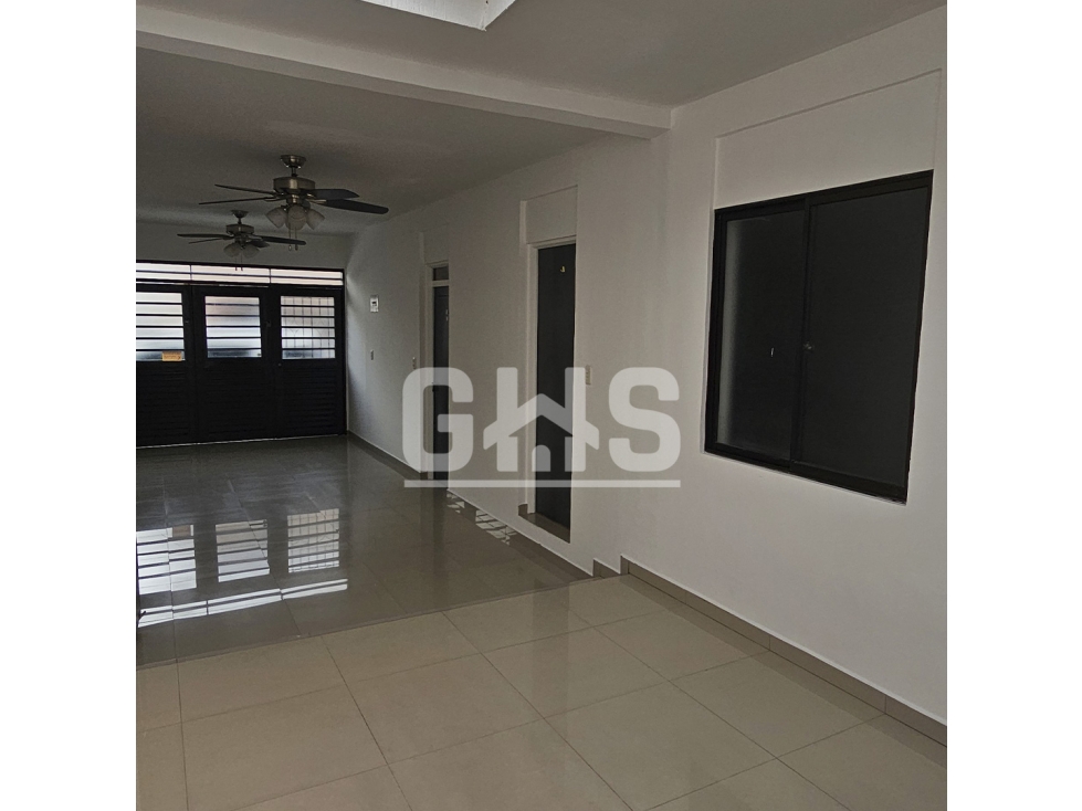 SE VENDE CASA CON LOCAL EN BARRIO SAN NICOLAS CARTAGO — foto 2