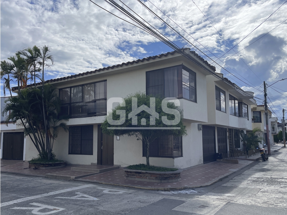 SE VENDE CASA ESQUINERA EN BARRIO LAURELES CARTAGO