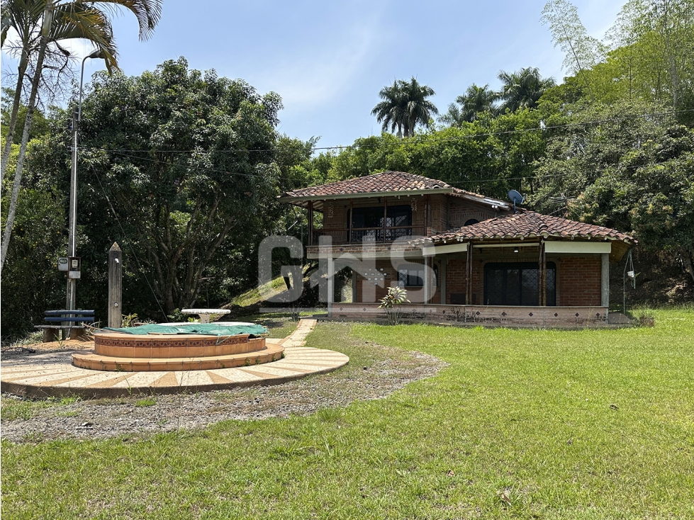 SE ALQUILA O SE VENDE CASA CAMPESTRE EN CONDOMINIO CASTILLA LA NUEVA