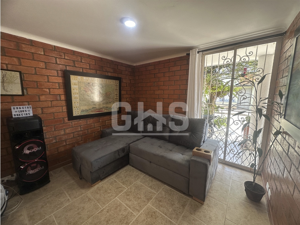 CASA EN VENTA BARRIO PRAGA CARTAGO