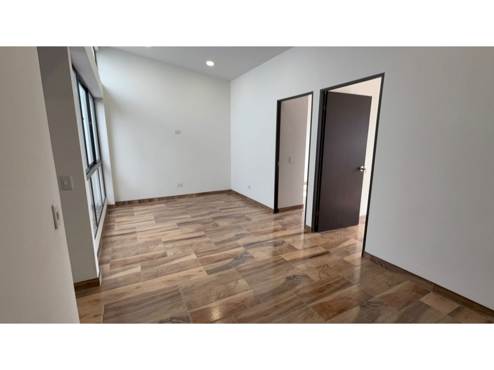 APARTAMENTO PISO 2- ÁLAMOS NORTE, ENGATIVÁ