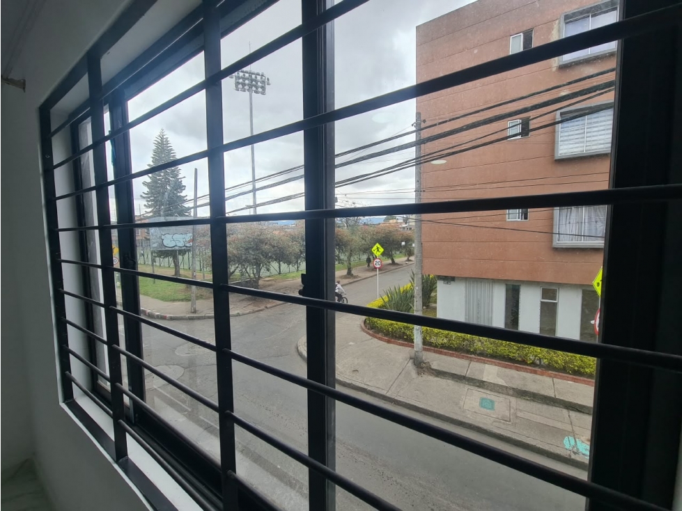 APARTAESTUDIO PISO 2 BRR. VILLEMAR - FONTIBÓN — foto 4