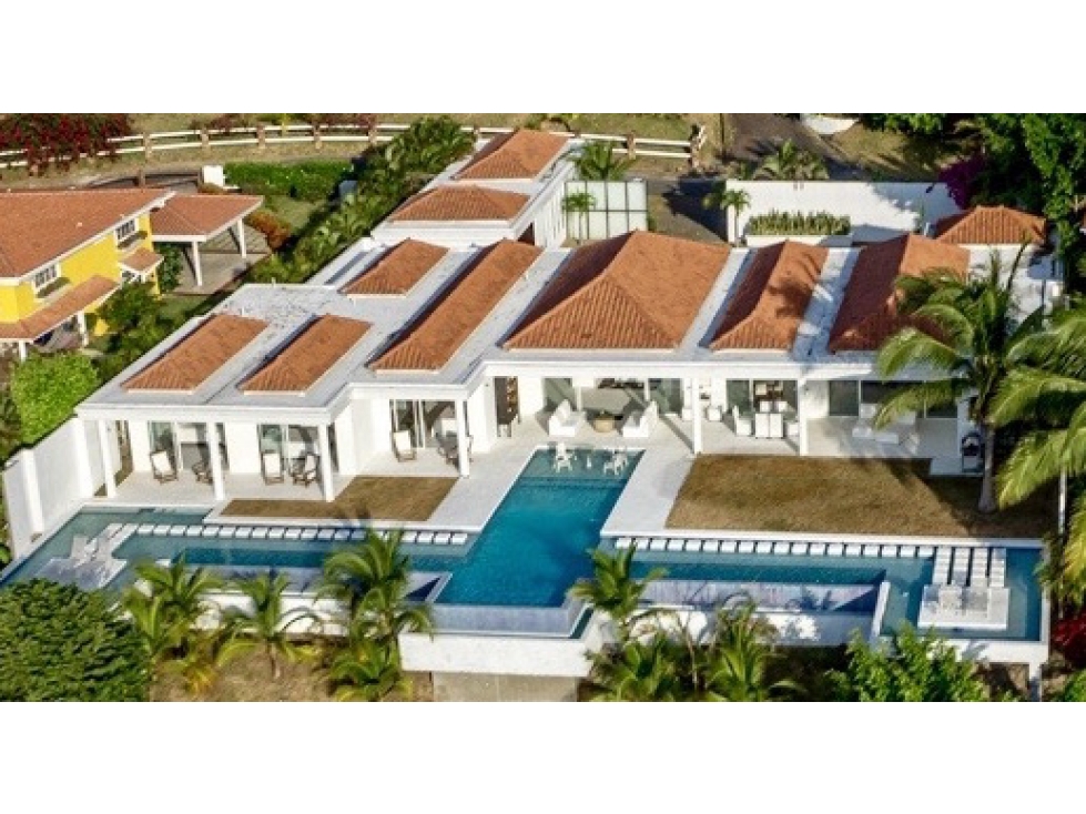 ESPECTACULAR CASA DE PLAYA EN COSTA ESMERALDA