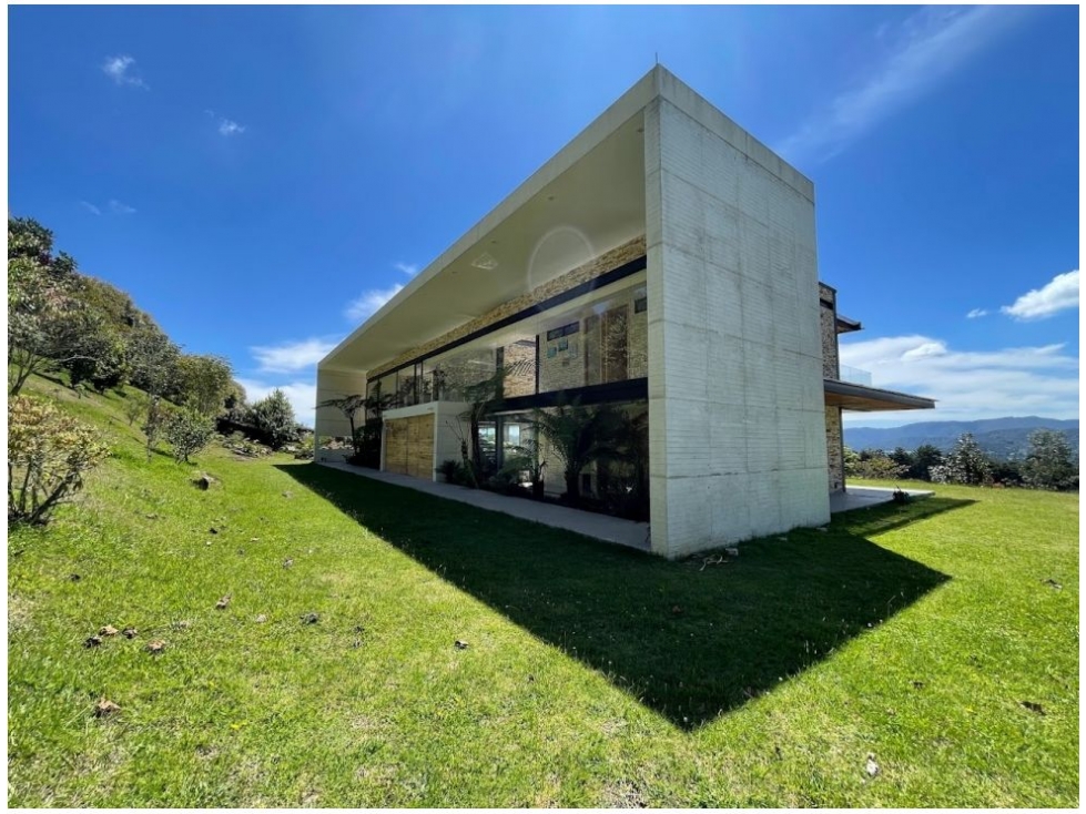 CASA EN ENVIGADO SECTOR ALTO DE LAS PALMAS