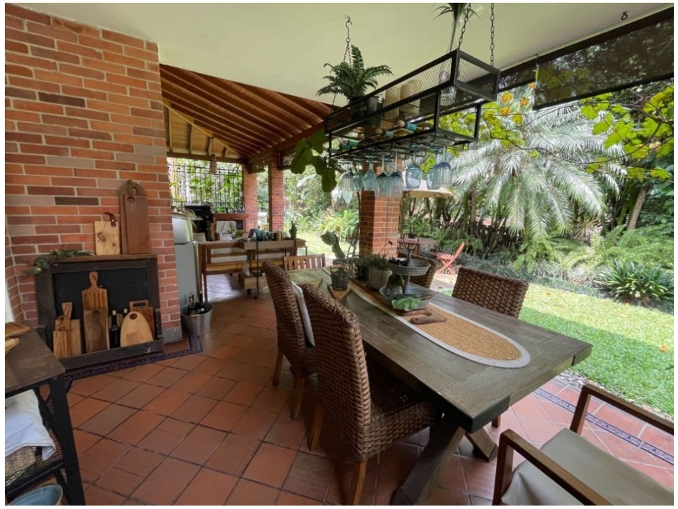 CASA EN ENVIGADO SECTOR LOMA DE LOS BENEDICTINOS