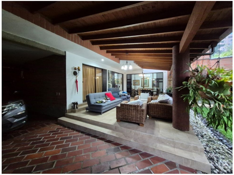 CASA EN EL POBLADO SECTOR SAN LUCAS — foto 6
