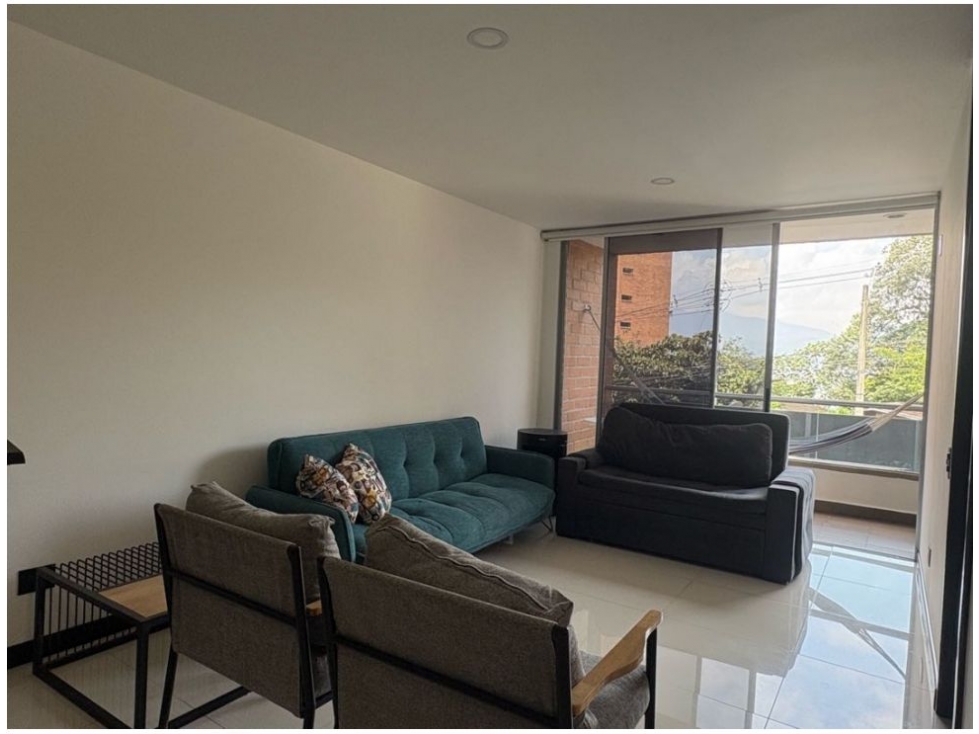 APARTAESTUDIO CON TERRAZA EN ENVIGADO SECTOR LOMA DEL ESMERALDAL — foto 2