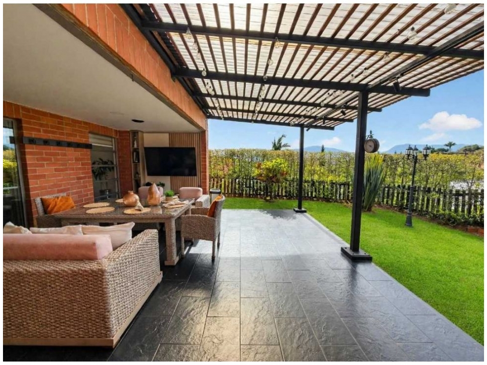 CASA EN ENVIGADO SECTOR LOMA DEL CHOCHO — foto 2