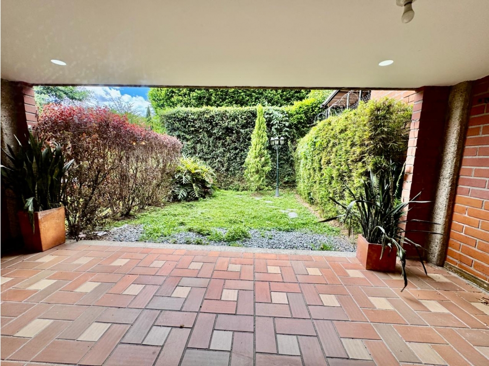 CASA EN ENVIGADO SECTOR LOMA DE LAS BRUJAS — foto 2