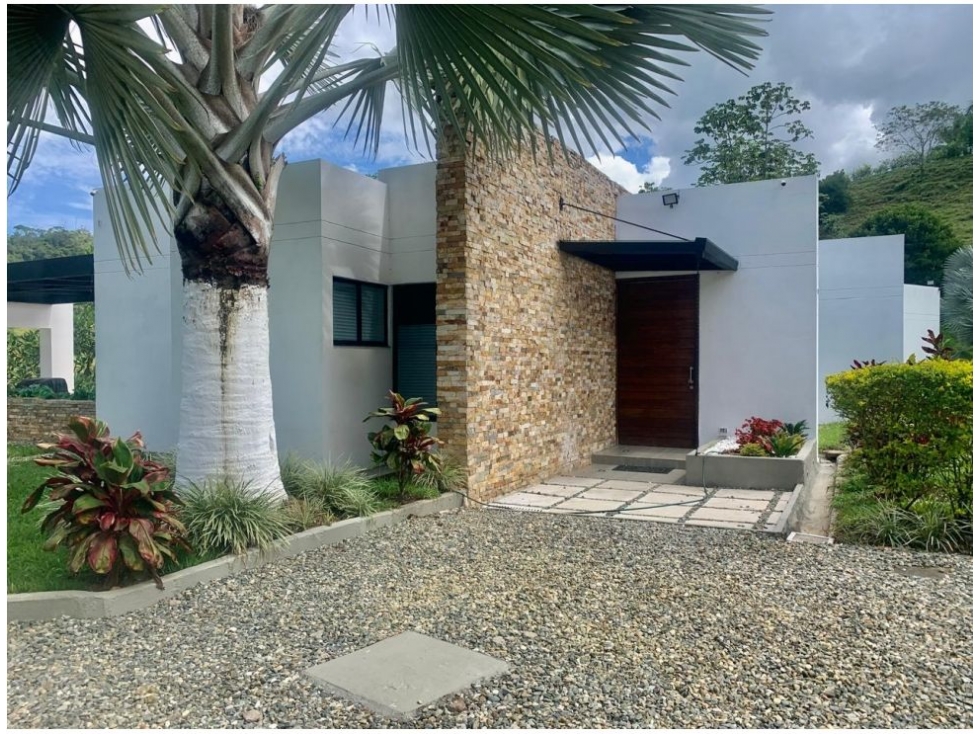 FINCA MODERNA EN SANTO DOMINGO SECTOR PORCE - 2