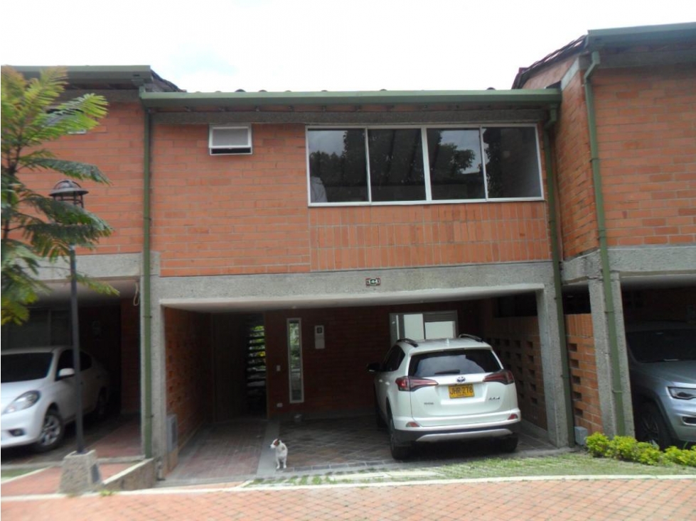 Casa en Venta Intermedia con La Loma del Chocho - Envigado