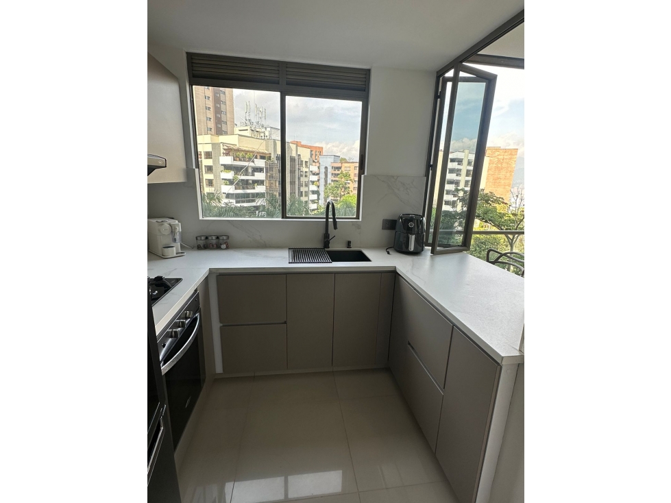 VENTA DE APARTAMENTO RECIEN REMODELADO EN LOS BALSOS — foto 2