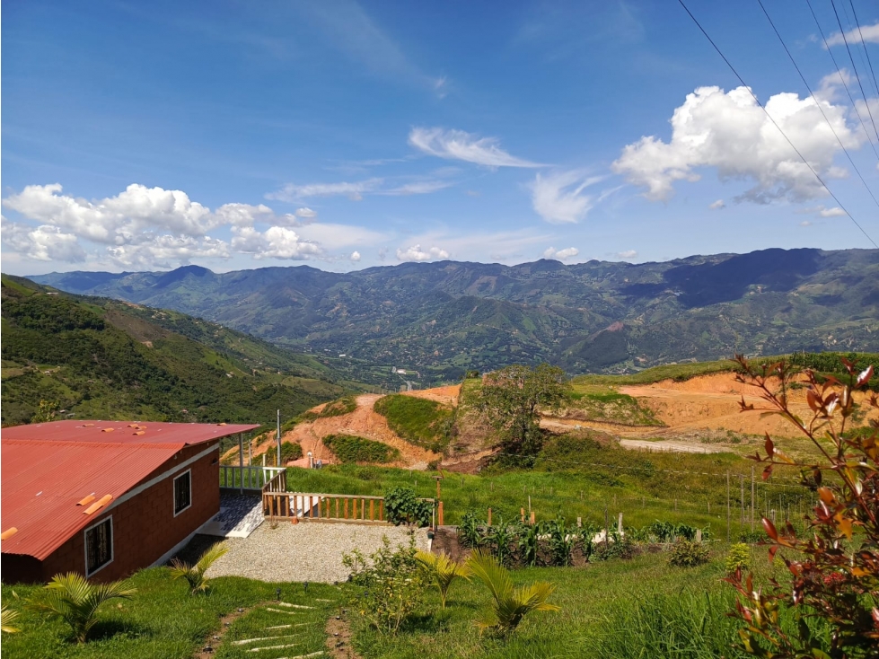 Amplio lote con excelente vista panorámica en Barbosa - 4