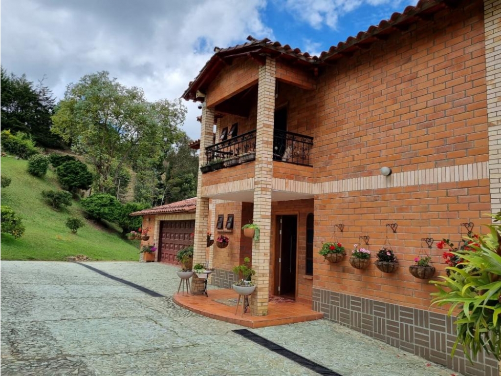 Casa campestre con amplio lote y apartamento independiente en Llanogra — foto 6
