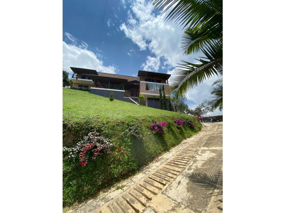 Casa Finca Ubicada en Parcelación - Caldas - 1