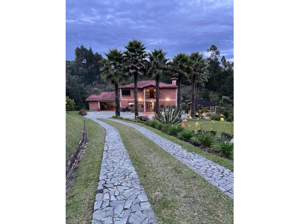 Casa campestre con amplio lote y apartamento independiente en Llanogra — foto 2