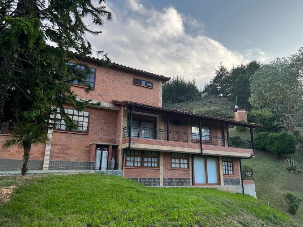 Casa campestre con amplio lote y apartamento independiente en Llanogra — foto 4