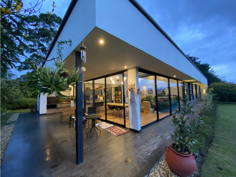 Casa con bosque frutal en La Ceja Antioquia