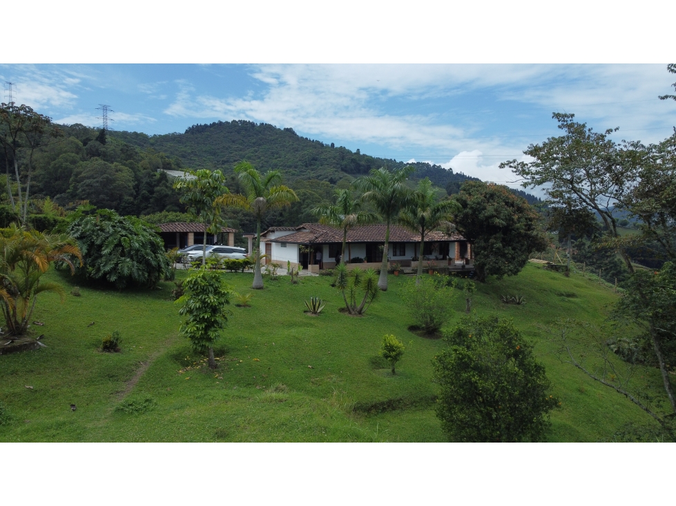 Hermosa Casa Finca en venta en La Estrella - 1