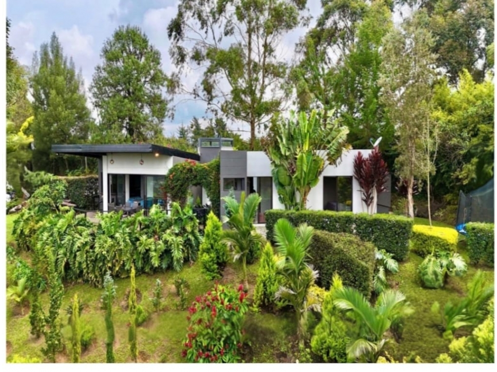 Rionegro: Casa campestre con lago, deck y zona segura