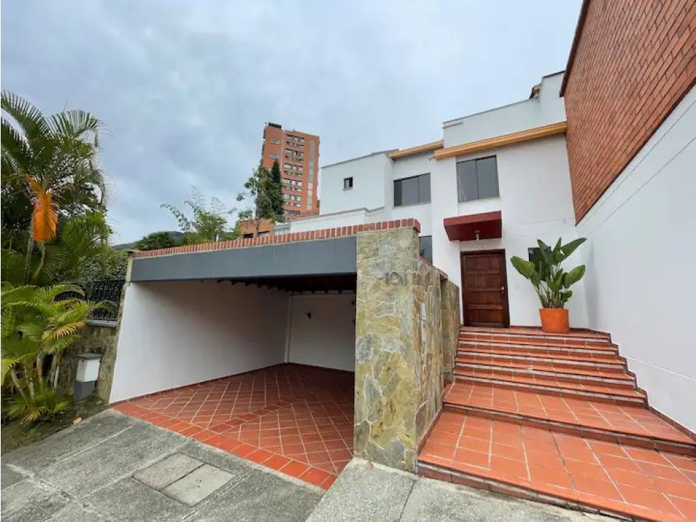 Hermosa casa en la Transversal superior