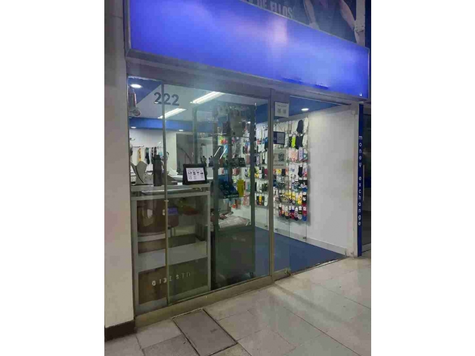 Amplio local a la venta en el Obelisco