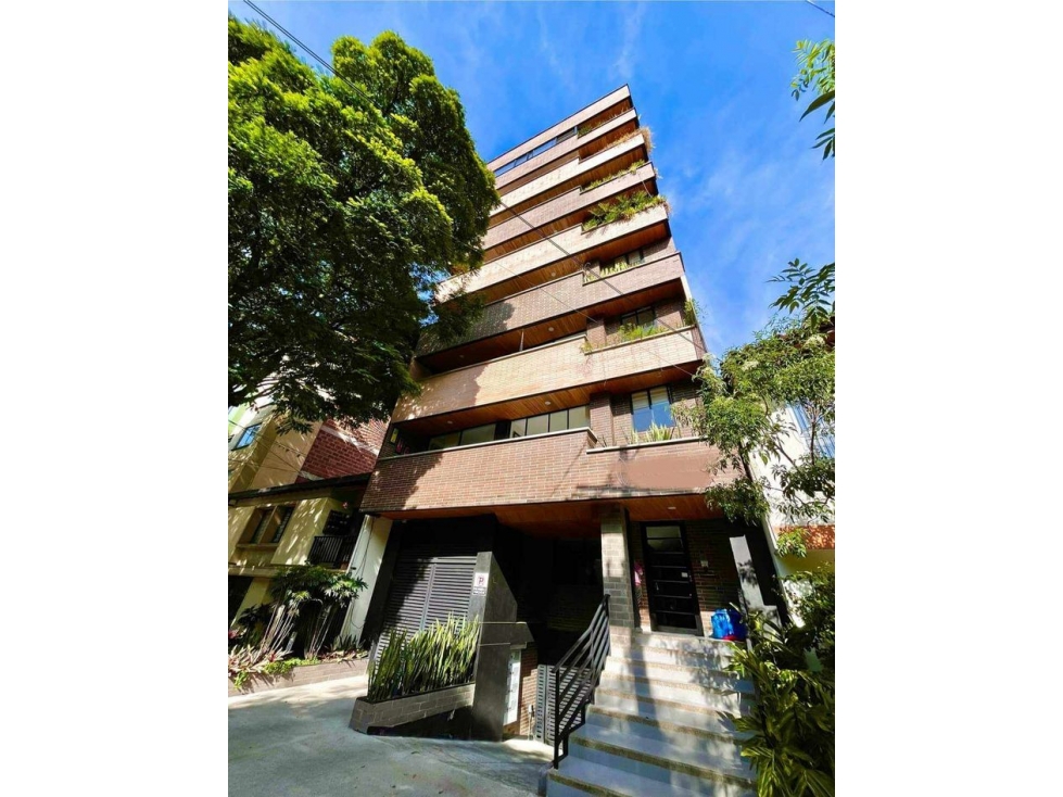 Apartamento amplio para la venta en Laureles