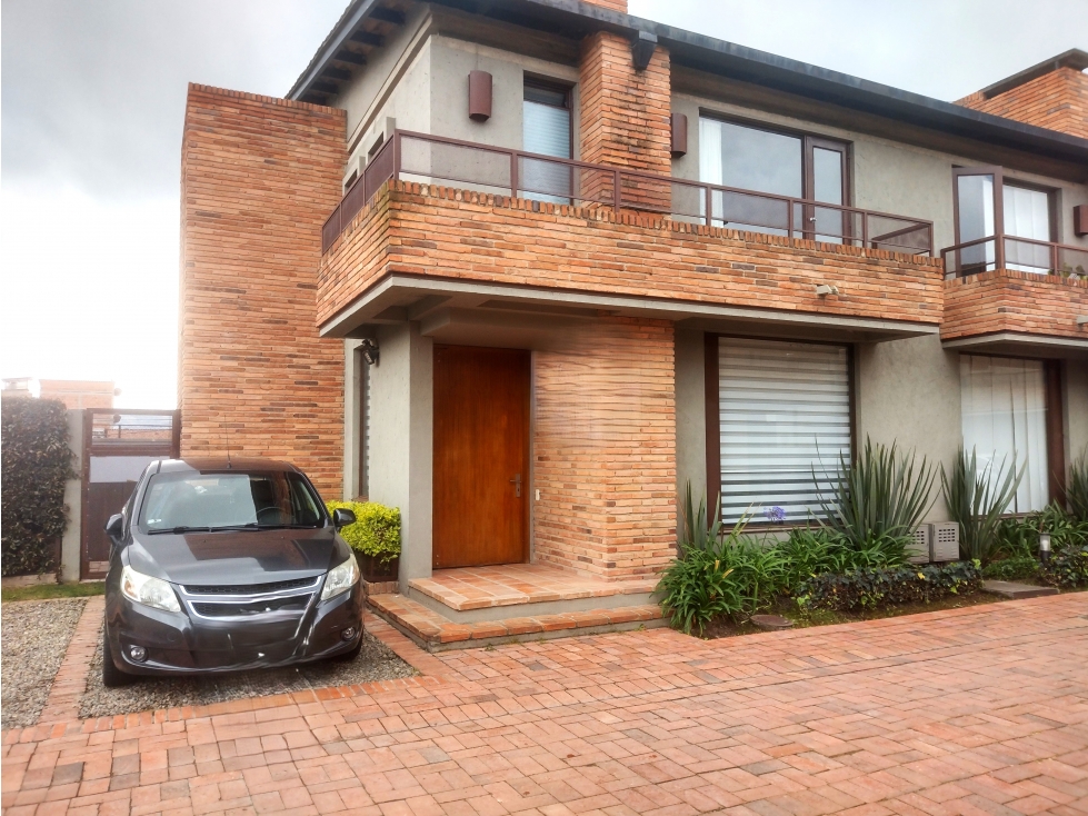VENDO LINDA CASA ESQUINERA CHIA VEREDA FAGUA CON PATIO