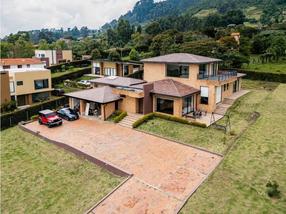 VENDO HERMOSA CASA CAMPESTRE EN TABIO