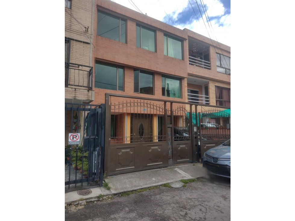 VENDO EDIFICIO EN CHIA CON TRES APTOS - 1