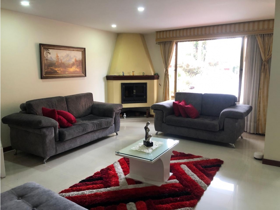 EXCELENTE Y AMPLIA CASA EN CHIA