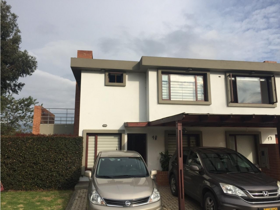 Arriendo Casa esquinera en Chia vereda la balsa !