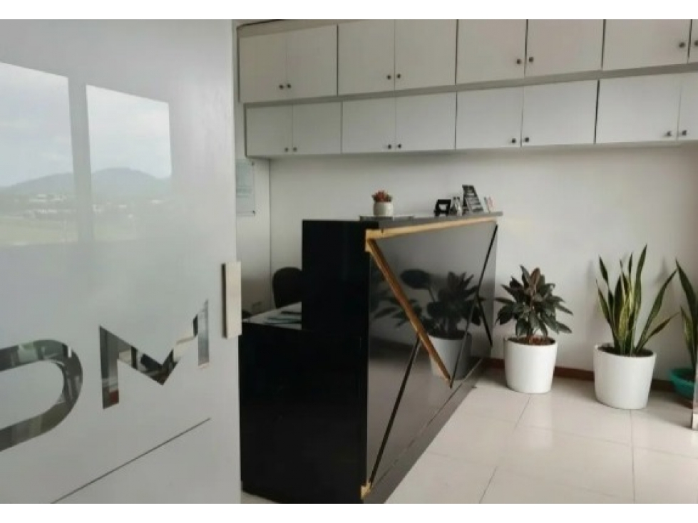 VENTA OFICINA PLAZA COMERCIAL PUNTO 72 - 5