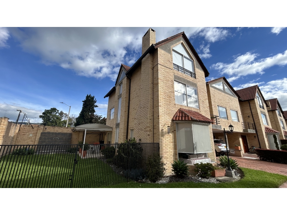 VENTA AMPLIA CASA CON LOTE EN CHIA, SAN JOSE DE LOS ARBOLES