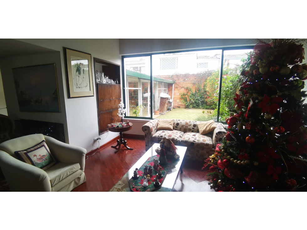 VENTA AMPLIA Y CLASICA CASA EN LAS VILLAS — foto 3