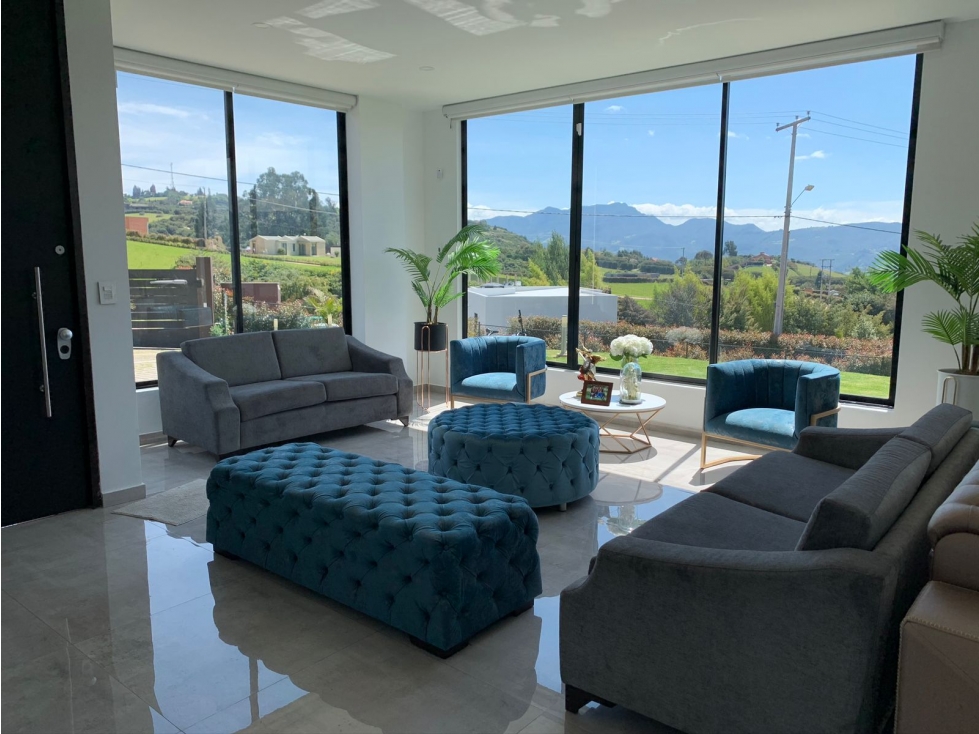 VENTA ESPECTACULAR CASA EN APOSENTOS DE YERBABUENA