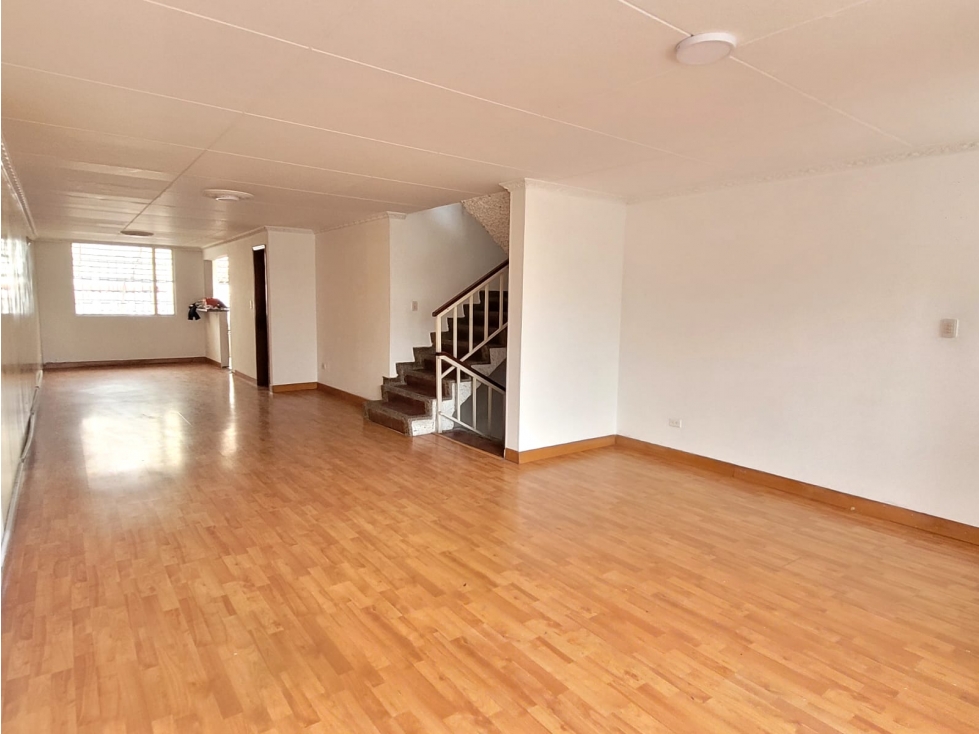 Arriendo apartamento triplex en Normandía, excelente ubicación