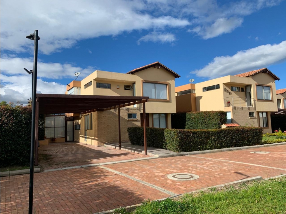 VENTA AMPLIA CASA PARA ESTRENAR EN CAJICA