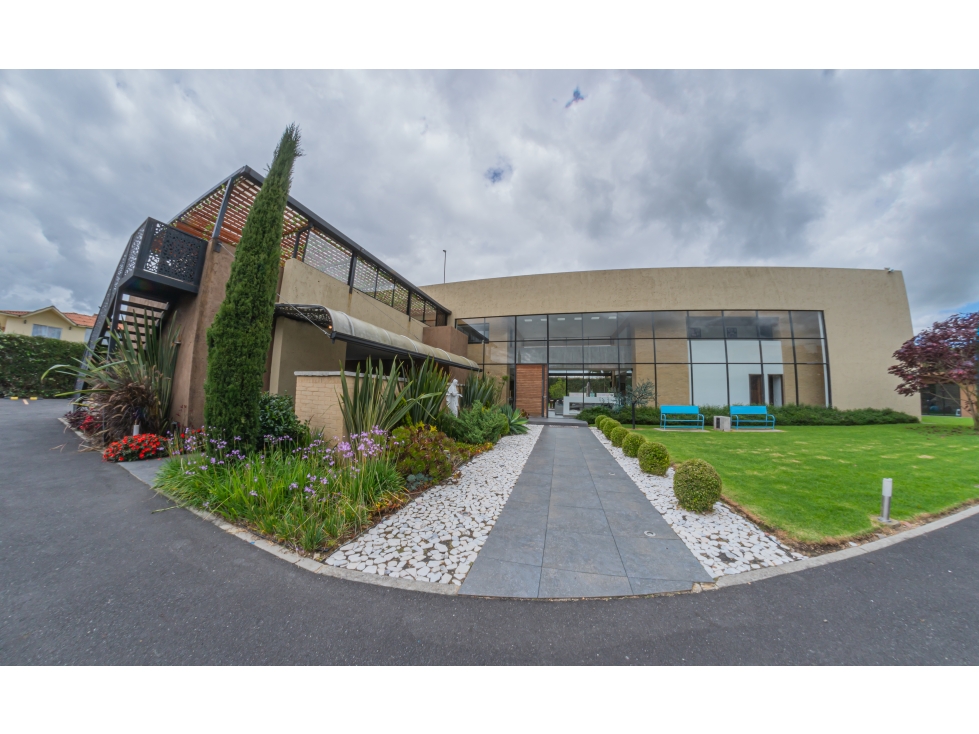 VENTA ESPECTACULAR E IMPONENTE CASA EN CHIA