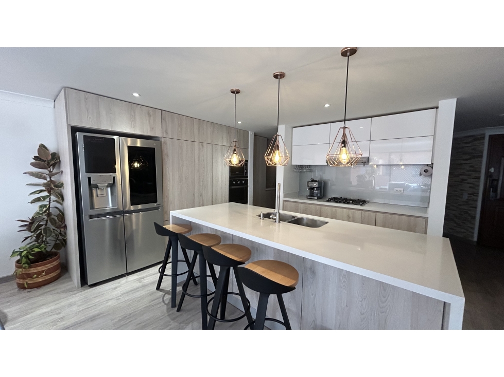 VENTA APARTAMENTO REMODELADO EN ROSALES